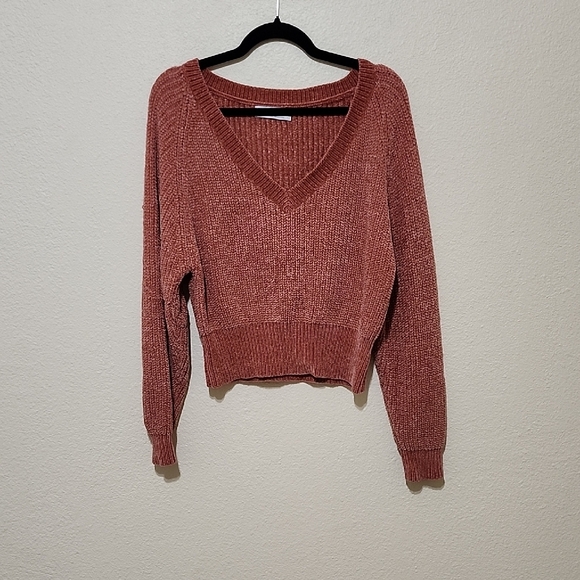 Urban Outfitters Sweaters - Urban Outfitters Pink V-Neck Cropped Sweater
